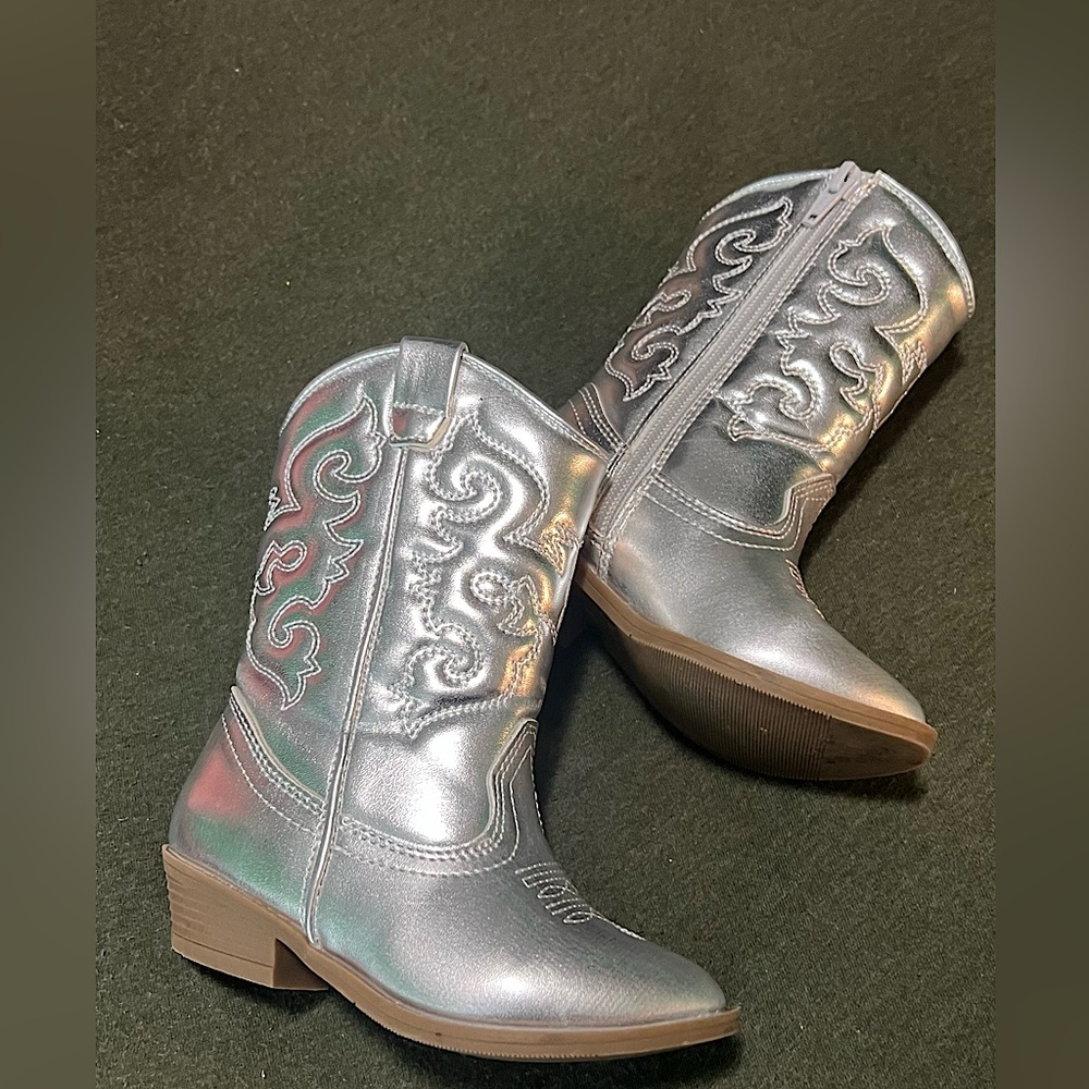 Tucker + Tate Silver Cowgirl Boots 9C